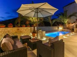 Private Pool Oasis- Just a Few Minutes from the City Centre