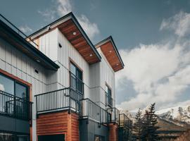 Basecamp Suites Canmore: Canmore şehrinde bir otel