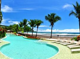 SecretJaco - Luxury Beach Front Penthouse with Pool & Jacuzzi, hotel 5 estrellas en Jacó
