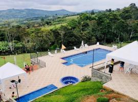 Buen Vivir Restrepo a 30 minutos Lago Calima, отель с парковкой в городе Рестрепо