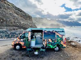 On Road- feel freedom with campervan!、El Guinchoのグランピング施設