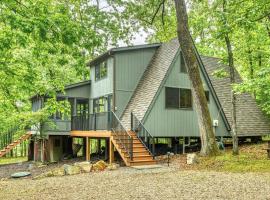 940 Silver Fox Chalet By Sarah Bernard Vacation Rentals – hotel z parkingiem w mieście Wright City