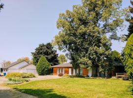 Wingate - Meridian, Cozy Acreage in the heart of the city, hotel en Meridian