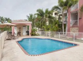 Ocean Terrace 202 a 4 min walk to Sandy Beach