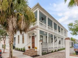 The Palmetto House B- Walk To King Street, hotel di Charleston