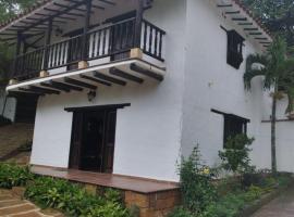 Cabañas Coloniales con Entorno Natural en Barichara, maison de vacances à Barichara