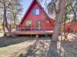 Decks and Fire Pit Rustic-Modern Overgaard Cabin!, hotel v destinaci Overgaard