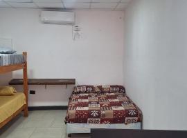 Hostel Mariscal، بيت شباب في كورينتس