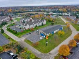 Super 8 by Wyndham Rockford I-90 Casino District