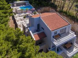 Apartments with swimming pool Brela, Makarska - 19345