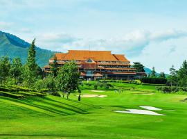 Jatinangor National Golf & Resort, מלון עם בריכה בJatinangor