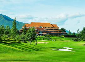 Jatinangor National Golf & Resort, hotel with parking in Jatinangor