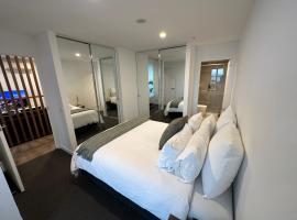Rise to the top!, Hotel in Melbourne