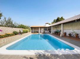 Private Pool Villa 20min By Oporto, hotel in Oliveira de Azemeis