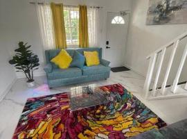 Real Luxe Getaway-Club Caribbean, place to stay in Salem