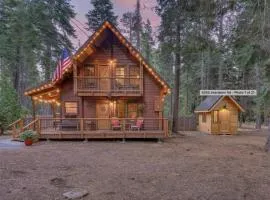 Cozy Pet-Friendly Cabin Private Hot Tub Fenced In Yard Book on Mobile for Promo Price