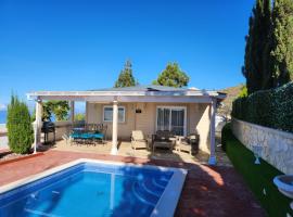 Villa Karla con Piscina: Tranquilidad y Naturaleza, hotel in Adeje