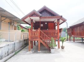 Sappermpool Guest House เรือนภูผา, hotel con estacionamiento en Ban Dong Bang