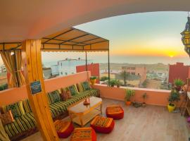 Atlantic Vibes Surf Hostel, hotel near Devils Rock Surf Spot, Tamraght Ouzdar