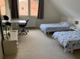 Woon slaapruimte eerste verdieping, B&B/chambre d'hôtes à Mol