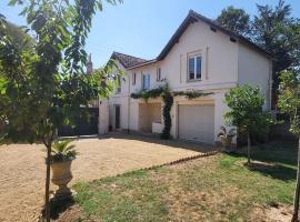 Villa les Tilleuls - Arènes de Béziers, hotel en Béziers