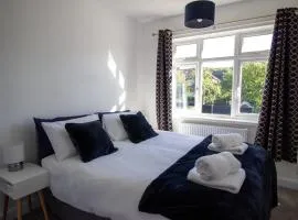 Modern 3BR near Grantham Town, WiFi, Parking