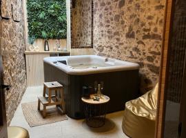 Aguamarina SPA Azagalla Rural, khách sạn có bồn tắm nóng ở Casas del Abad