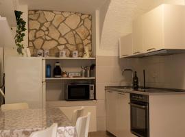 APPARTAMENTO LA ROCCA, apartman Manerba del Gardában