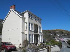 Fern Villa B&B, hotel with parking in Fishguard