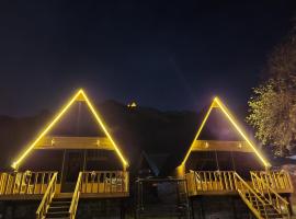 Pine Chalet Kazbegi, недорогой отель в городе Степанцминда