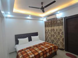 Gokul 3BHK Service Apartment Bharat City Ghaziabad near Hindon Airport, жилье для отдыха в городе Газиабад