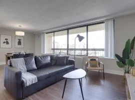Elegance in Crystal City - Amazing Condo with gym