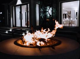 Hatta Valley Villa with Private Pool Farmstay Activities Mountain Views, hotel in Hatta