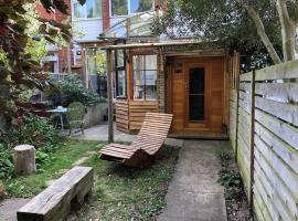 Tiny hideaway in Cambridge, hotel with parking in Chesterton