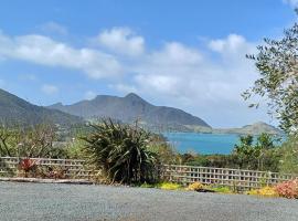 Mt Manaia View Holiday Studio, hotel with parking in Whangarei Heads