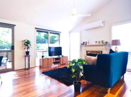 Spacious 4BR 3BA Family & Gatherings, hotell i Glen Waverley