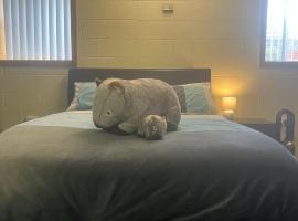 Wombats Den A warm and cosy semi underground retreat, apartman u gradu 'Howrah'