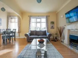 Spacious flat in central location with parking
