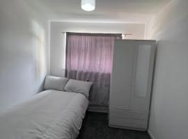 7 Venus Road (Room 7), guest house in London