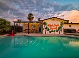 Gorgeous 4-bed home with Golf, Pool, & Hot Tub!