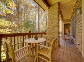 Cozy Tuckasegee Condo in Bear Lake Reserve!, hotel with parking in Glenville