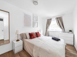 Arte Stays - 3-Bedroom Bright House London, Haggerston, Garden, Parking, 8 min walk to Haggerston Station, weekly or monthly stays, serviced accommodation - 7 guests, vacation home in London
