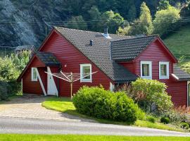 Gorgeous Home In Lundegrend With House A Mountain View, villa in Grimsland