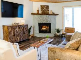 Oak Haven Condo - Downtown Blowing Rock Fully Stocked with 2 King Beds