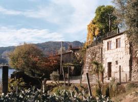 Your cosy place in Gerês next to the water Wifi AC: Admeus'ta bir ucuz otel