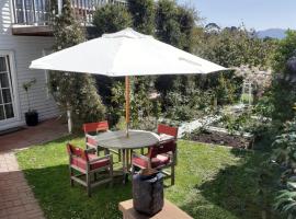 Magnolia Cottage, holiday rental in Christchurch