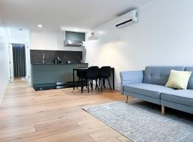 New Cozy Modern Minimalist Stay in Brooklyn at Rem-Casa, apartamento em Brooklyn