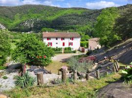 Chambre d'hôte Le Clos d'Audio à Riols, hôtel avec parking à Riols