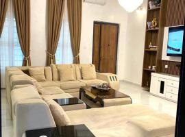 Urban Retreat Luxury Shortlet Apartment Lekki Lagos, íbúð í Lekki