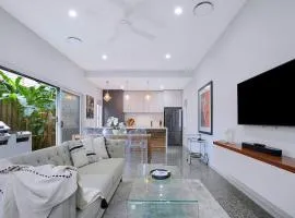 Nundah's Lush Haven - Serene Family Townhouse Escape